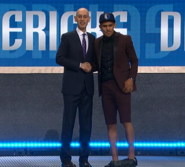 意媒：邓弗里斯的伤势不必过多担忧，预计可出战米兰德比