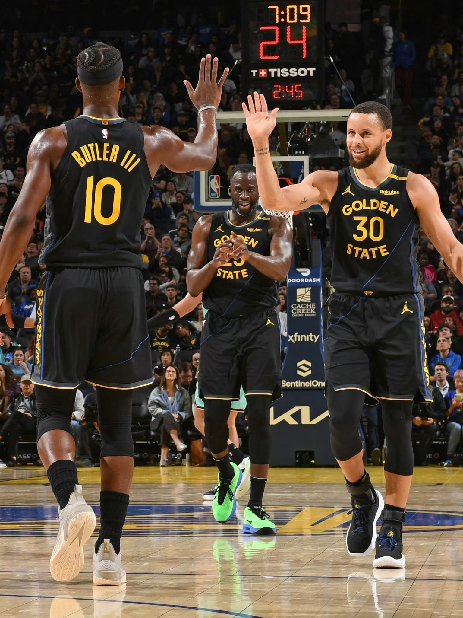 英超战报：巴恩斯双响，迪亚斯破门难救主，纽卡2-1曼城