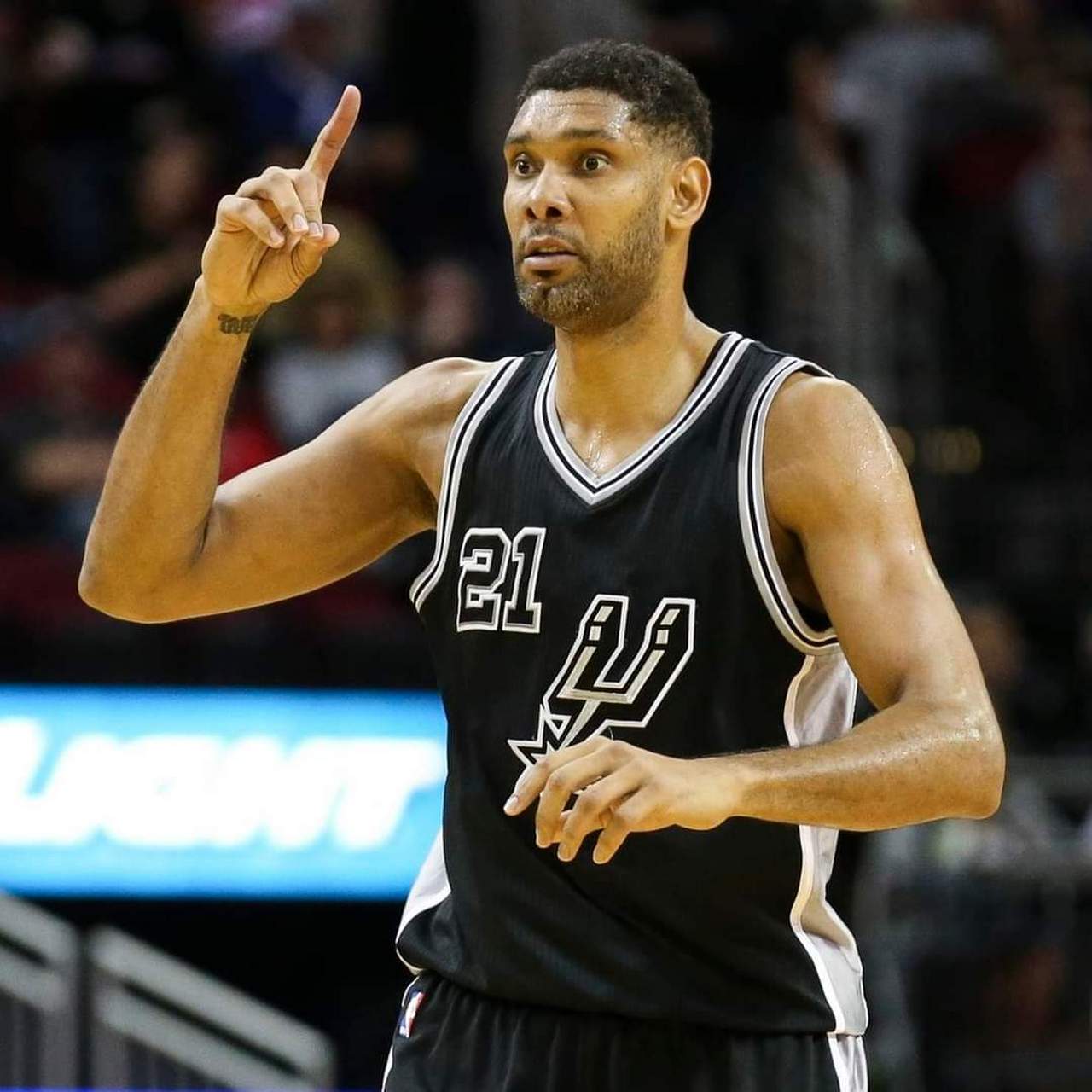 谭龙效力亚泰8年陪球队降级又冲超，如今再次跟随球队降级