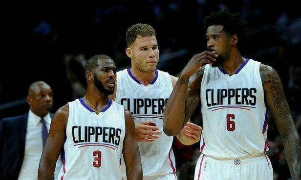 邮报：梅努希望冬窗离开曼联，有12家俱乐部对他感兴趣