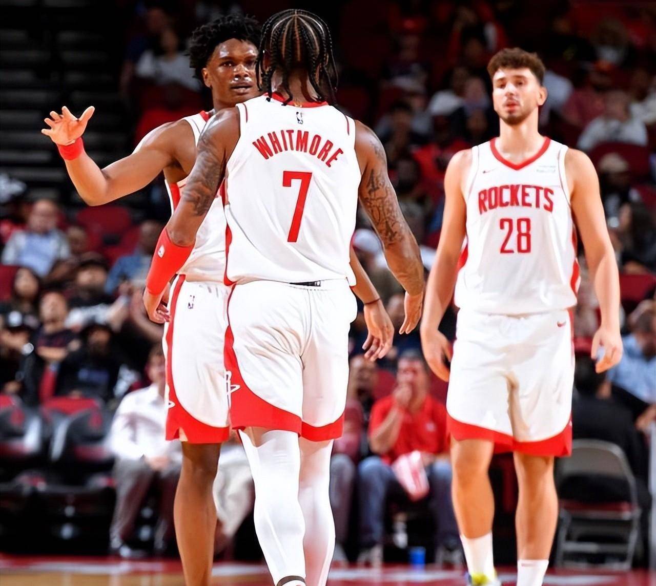 队记：拉尔森的左脚踝X光检查结果为阴性，明天进行MRI检查