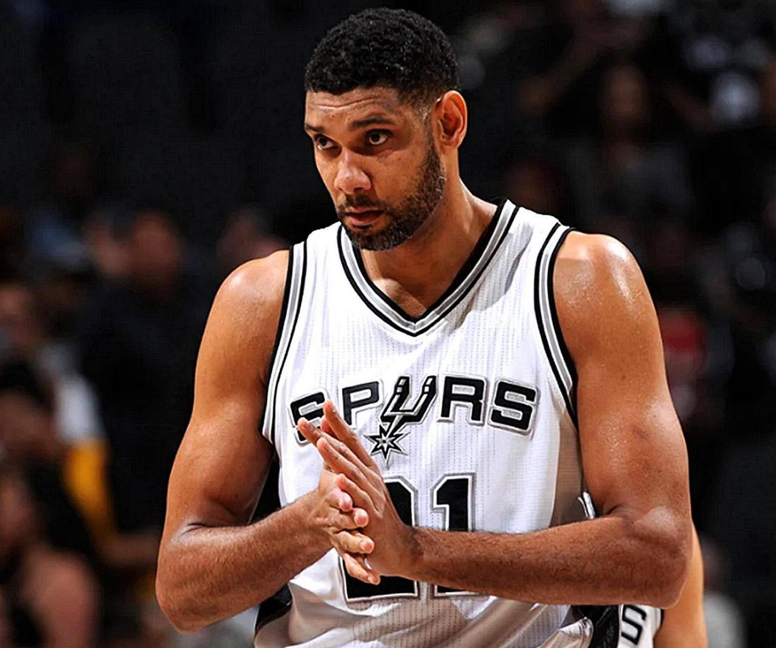 凯恩闪电帽子戏法，拜仁5-0横扫斯图加特，重回巅峰！