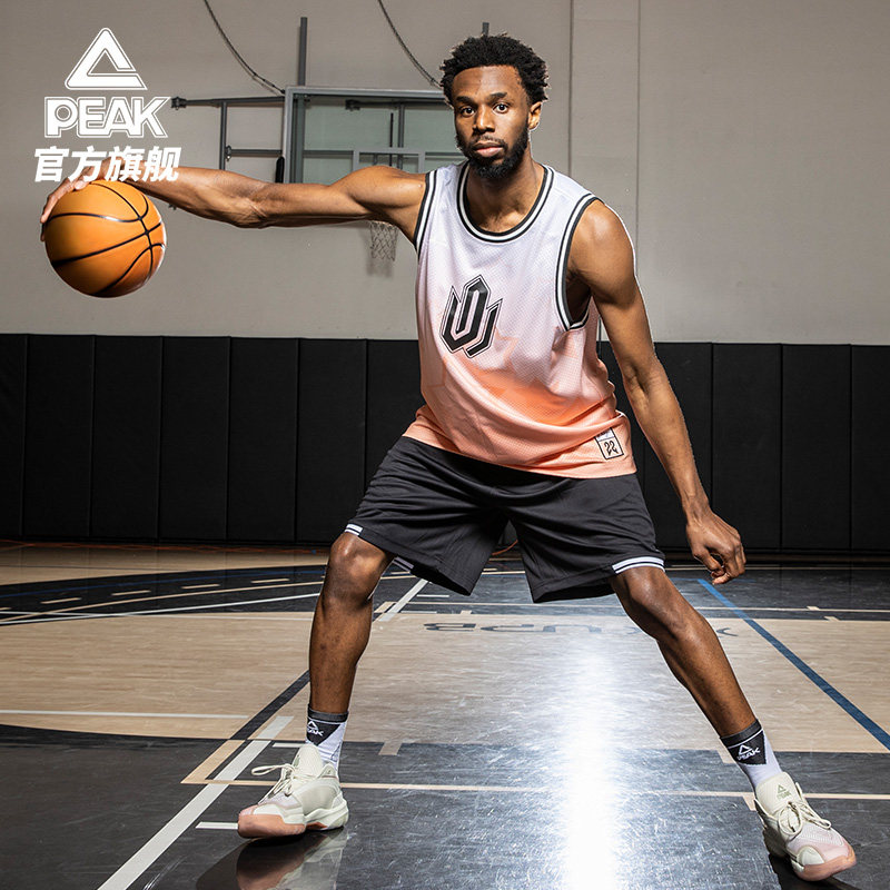 欧冠赛场精彩瞬间：皇马主场2-0取胜,