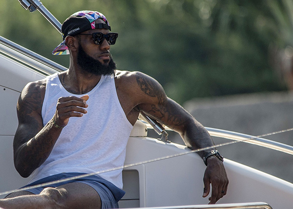 迪纳塔莱：斯帕莱蒂的进攻体系让前锋受益，相信球迷会喜欢他