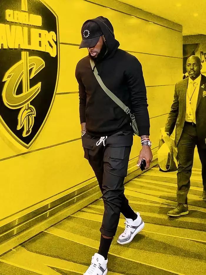 起伏太大！凤凰首节36分&第二节仅得12分，半场落后4分